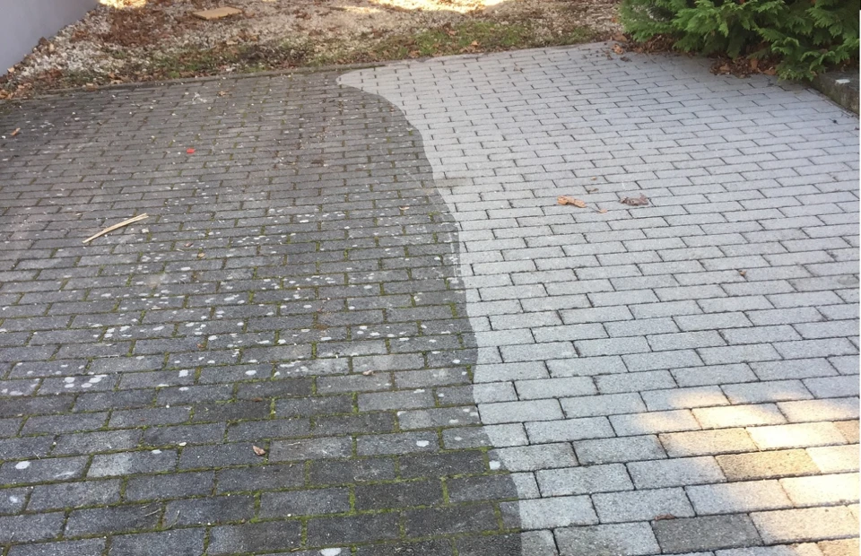 High-pressure cleaning of a dfsvac surface with DYNAJET equipment