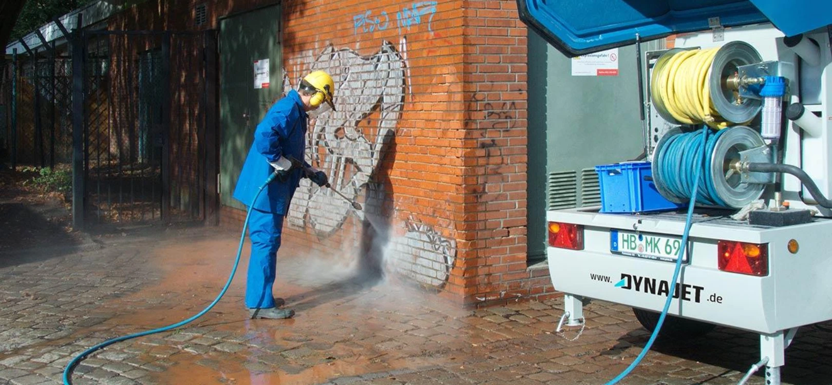 DYNAJET grafiti cleaning