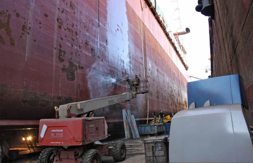 DYNAJET ship paint removal 03 web